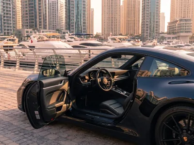 Porsche 911 GTS à louer à Dubaï, intérieur