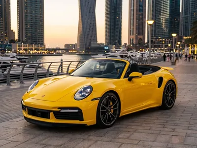Porsche 911 Turbo S Cabriolet للإيجار في دبي، منظر أمامي