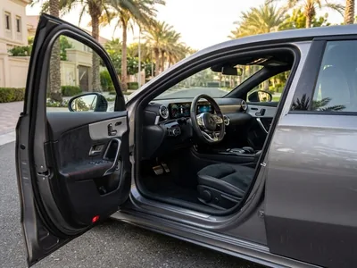 Mercedes A-Class Sport للإيجار في دبي، المقصورة الداخلية