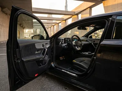 Mercedes A45 S AMG للإيجار في دبي، المقصورة الداخلية