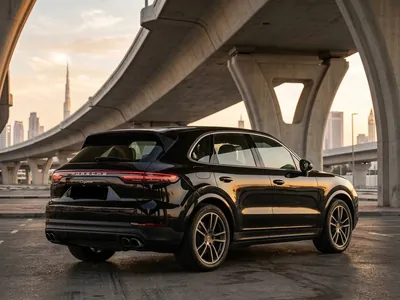 Porsche Cayenne à louer à Dubaï, vue arrière