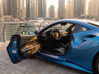 Ferrari 488 à louer à Dubaï, intérieur