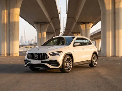 Mercedes GLA 45 S à louer à Dubaï, vue avant