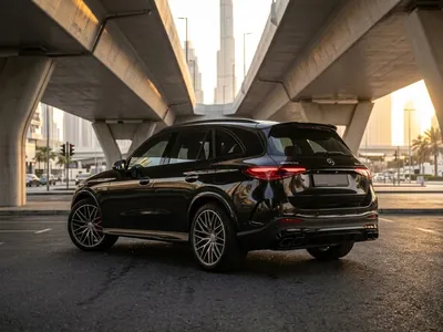 Mercedes GLC 63 S للإيجار في دبي، منظر خلفي