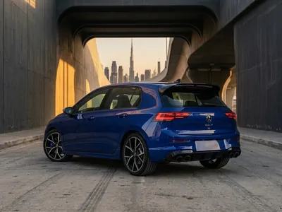 VW Golf R للإيجار في دبي، منظر خلفي