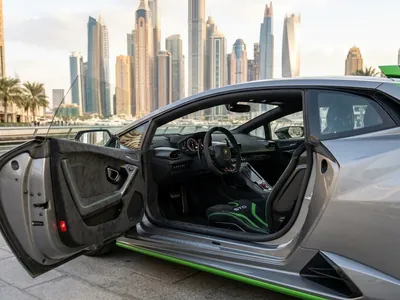 Lamborghini Huracán STO à louer à Dubaï, intérieur