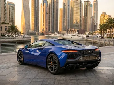 McLaren Artura à louer à Dubaï, vue arrière