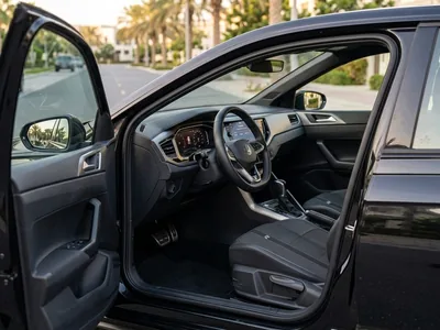 VW Polo R-Line à louer à Dubaï, intérieur