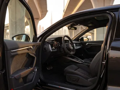 Audi RS3 2025 Noir à louer à Dubaï, intérieur