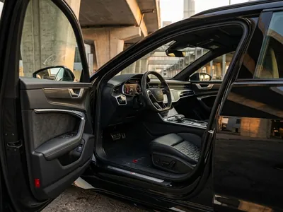 Audi RS6 à louer à Dubaï, intérieur
