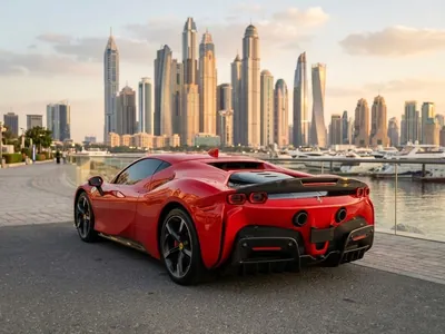 Ferrari SF90 Stradale à louer à Dubaï, vue arrière
