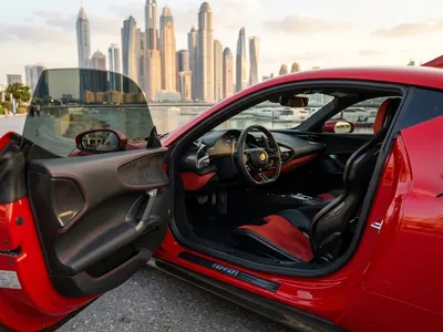 Ferrari SF90 Stradale à louer à Dubaï, intérieur