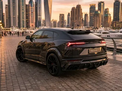 Lamborghini Urus Mansory à louer à Dubaï, vue arrière